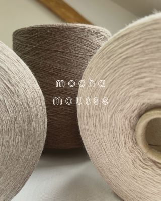 Nadčasovost je trendy! 🎉 Barva roku 2025 v sofistikovaném odstínu Mocha Mousse nechává vyniknout jemnou strukturu a...