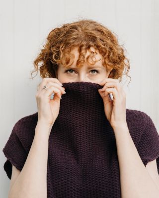 🌦️Jarní počasí je nevyzpytatelné ~ chvilku sluníčko, chvilku vítr. Naštěstí máme řešení! Vlněná vestička je ideální...