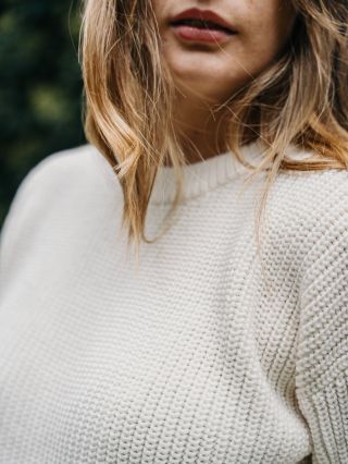 ~SARAH~ 📸 @karolinakadlcakova ✨ @danielaslamova #merino #ceskamoda #pomalamoda #pletenamoda #vyrobenovcesku...