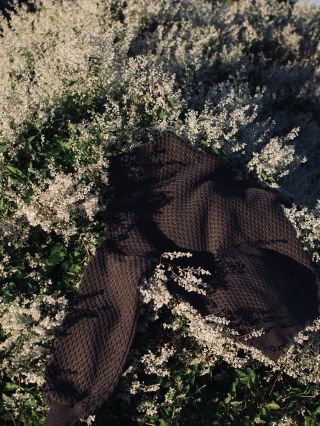 Na vlastní kůži ~ blíže přírodě ✨ @dominikasiman #ceskamoda #pomalamoda #pletenamoda #vyrobenovcesku #prirodnimaterialy...